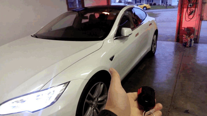 Watch this Tesla car drive itself with new ‘Summon’ option