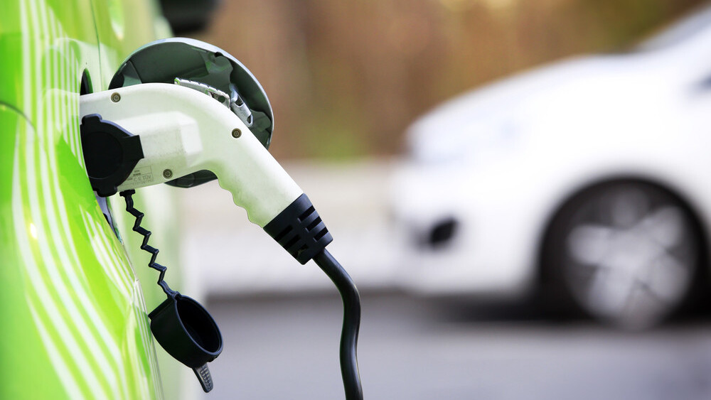 UK to get electric car charging points embedded in street lights