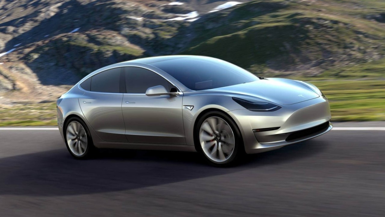 Elon Musk says Tesla Model 3’s interior will ‘feel like a spaceship’