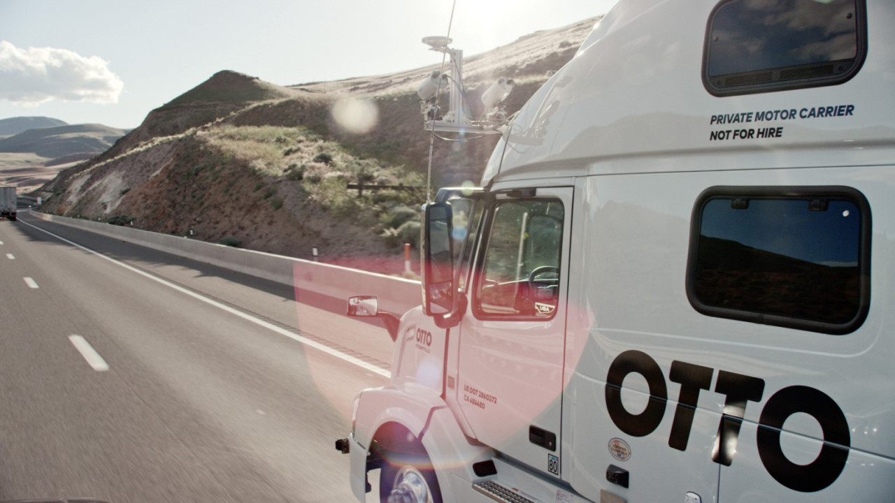 Ex-Googlers’ self-driving kit for commercial trucks takes over on freeways