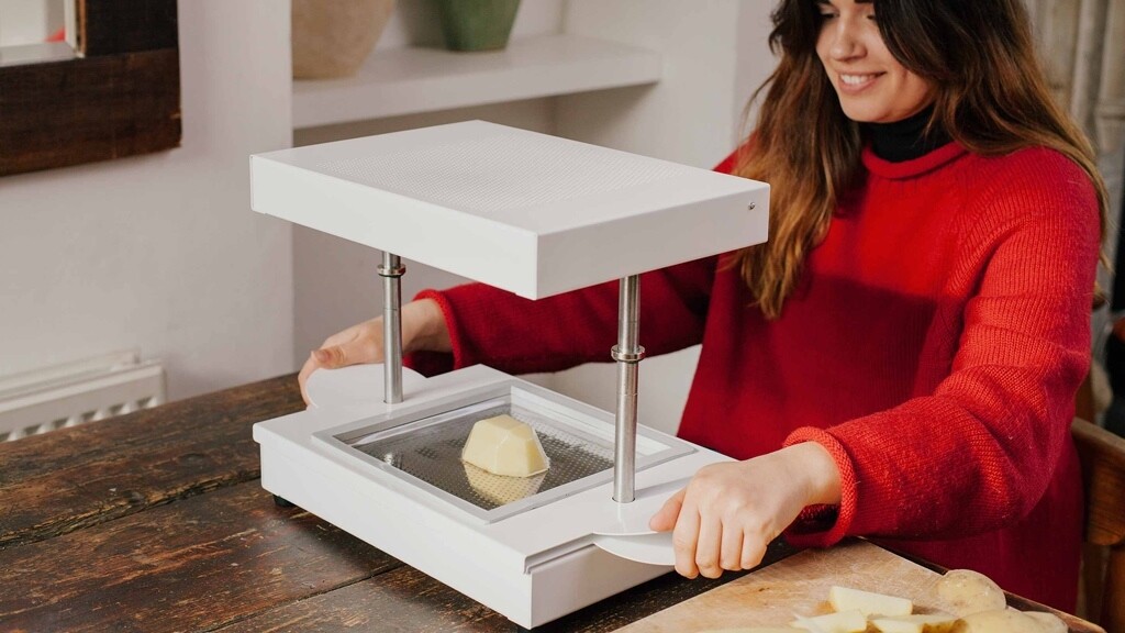 FormBox takes on 3D printers with an instant vacuum former