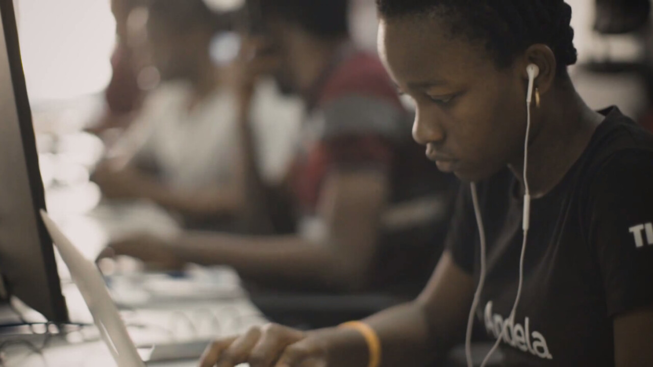 Zuckerberg’s charitable venture makes its first investment in a startup