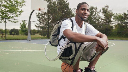 This 25-year-old lived more than a year carrying an artificial heart in a backpack