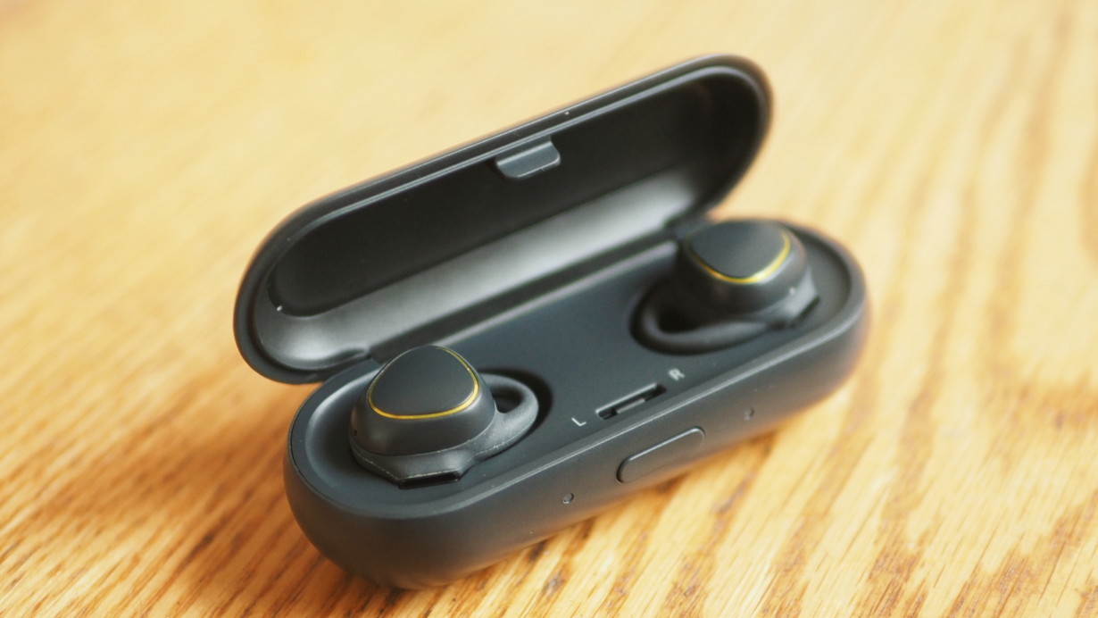 Samsung Gear IconX Review: Many features, too many compromises