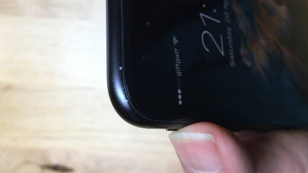 Numerous iPhone 7 owners cry out that their Matte Black paint is chipping