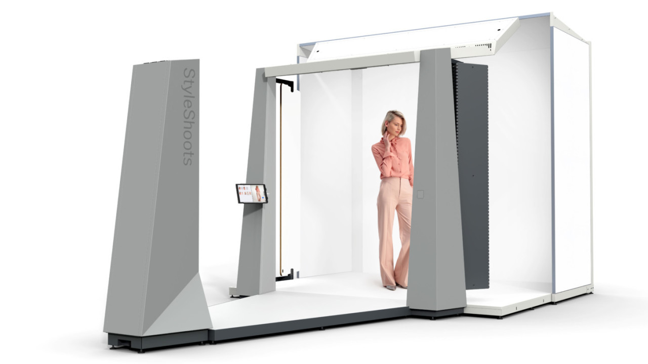 This robotic camera system can replace an entire fashion photography studio
