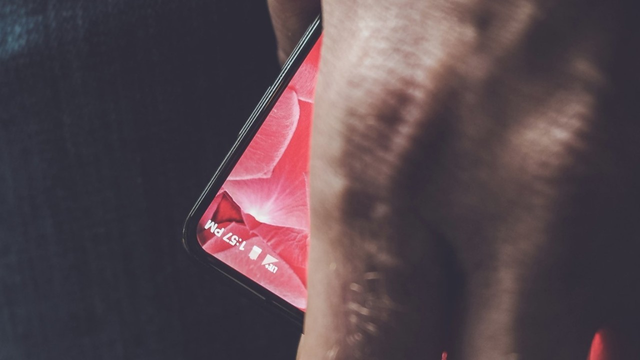 Android co-creator teases new bezel-free smartphone