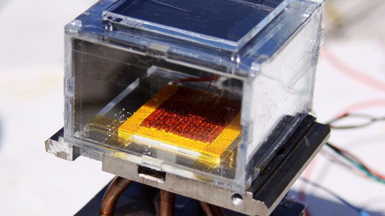 A tiny solar-powered device creates water from thin air