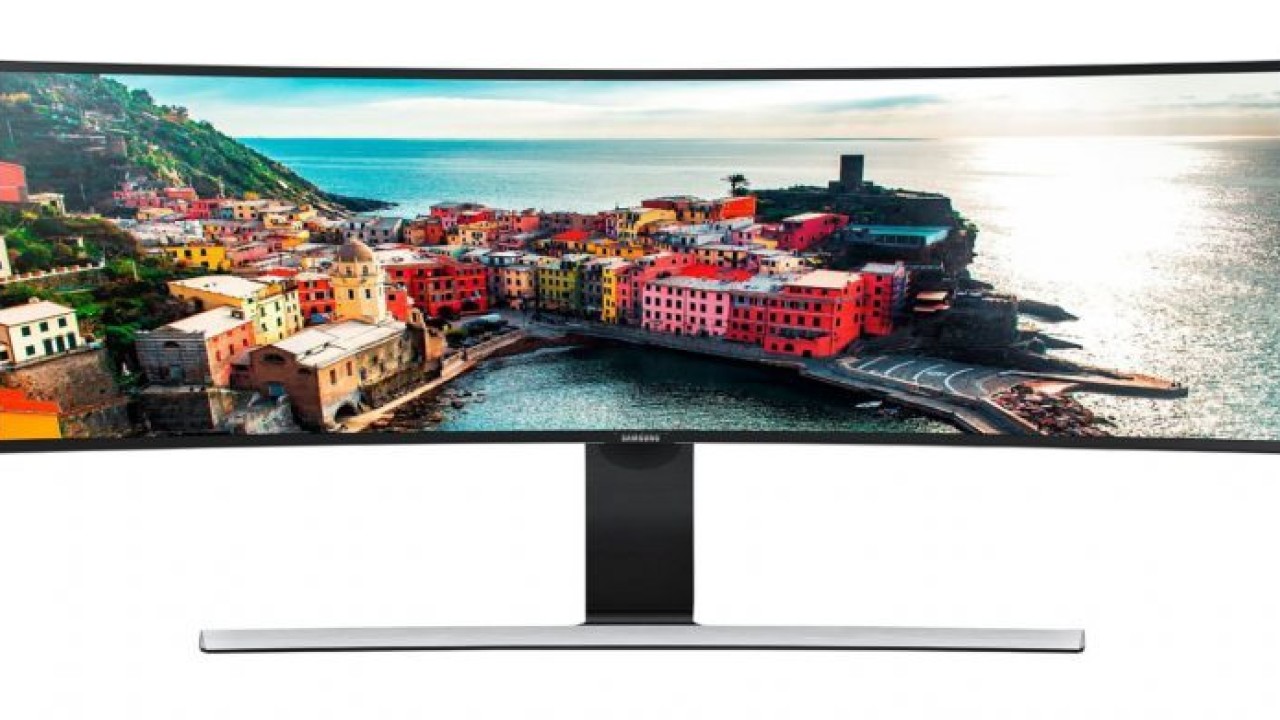 Samsung takes on dual-monitor setups with its massive ultra-wide display
