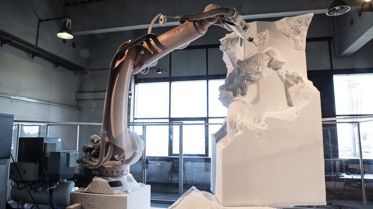 Robot sculptors are hijacking galleries all around the world