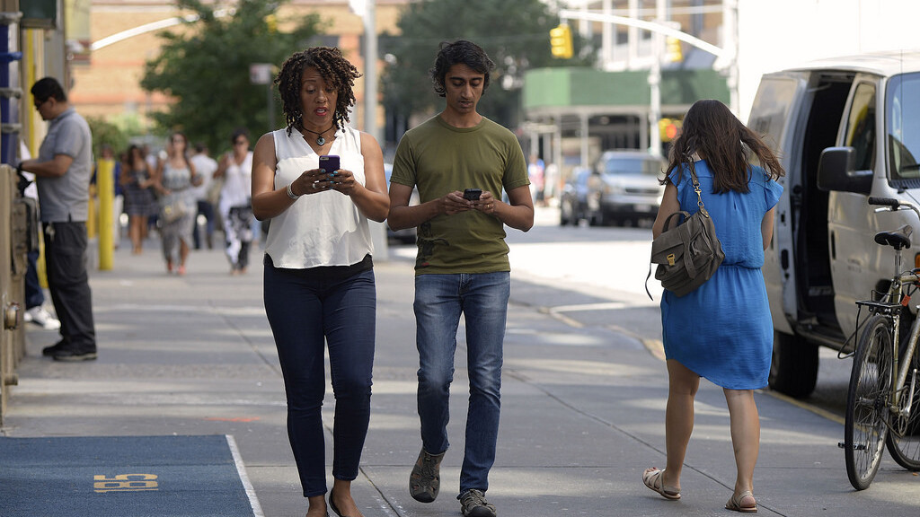 US cities are cracking down on your favorite pastime: Texting and walking cluelessly