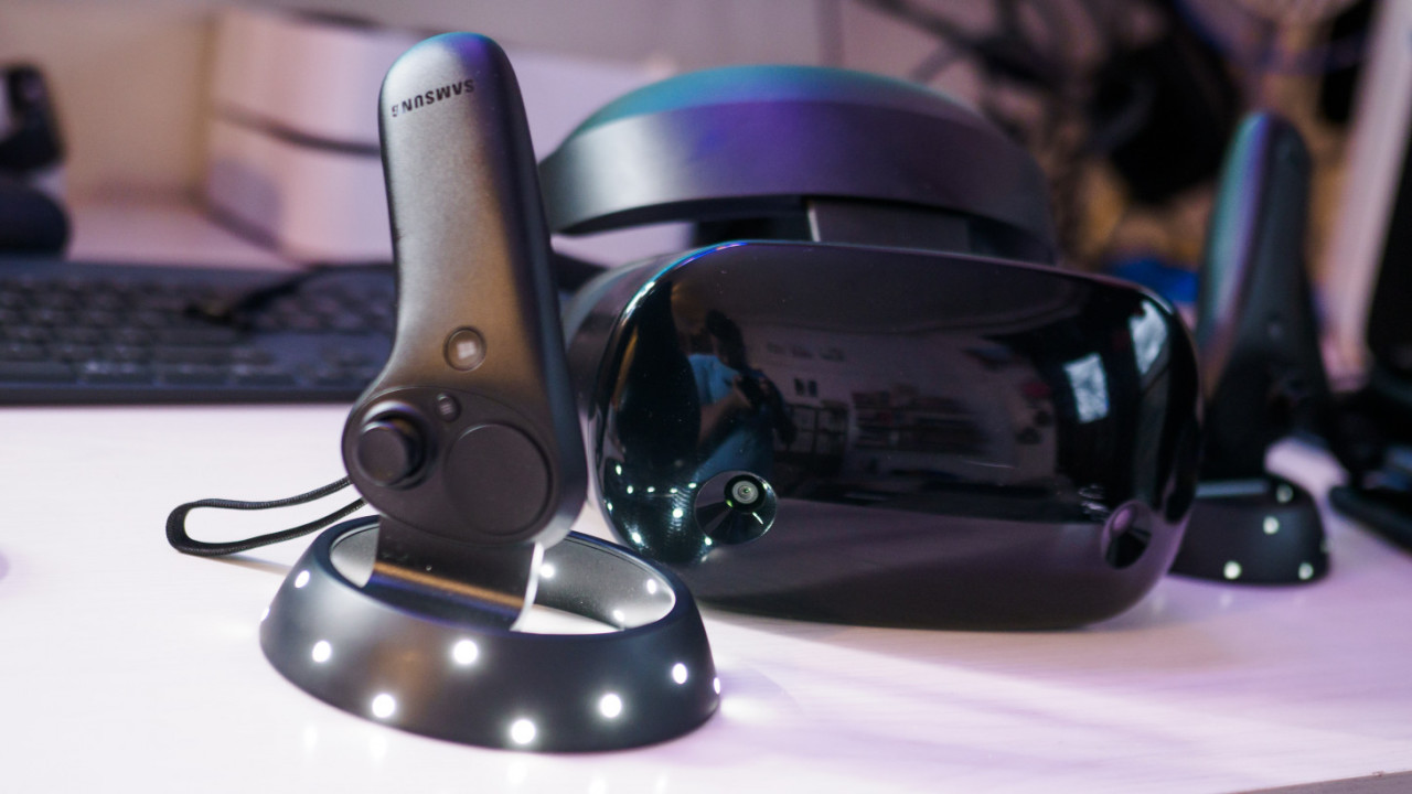 Samsung’s HMD Odyssey is the best way to experience Microsoft’s Mixed Reality