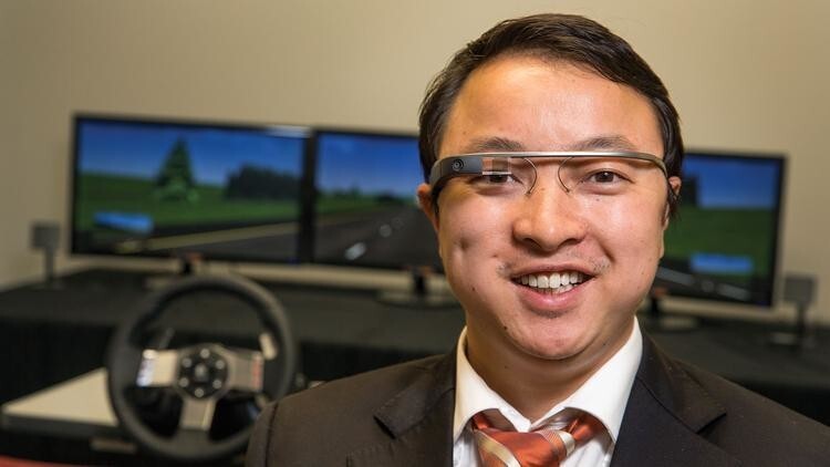 Google Glass makes you a worse driver (and look absolutely ridiculous)