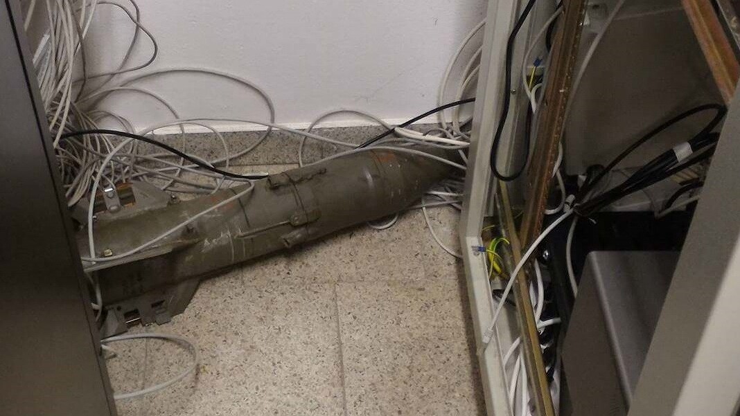AC repair tech claims they found a missile in a server room