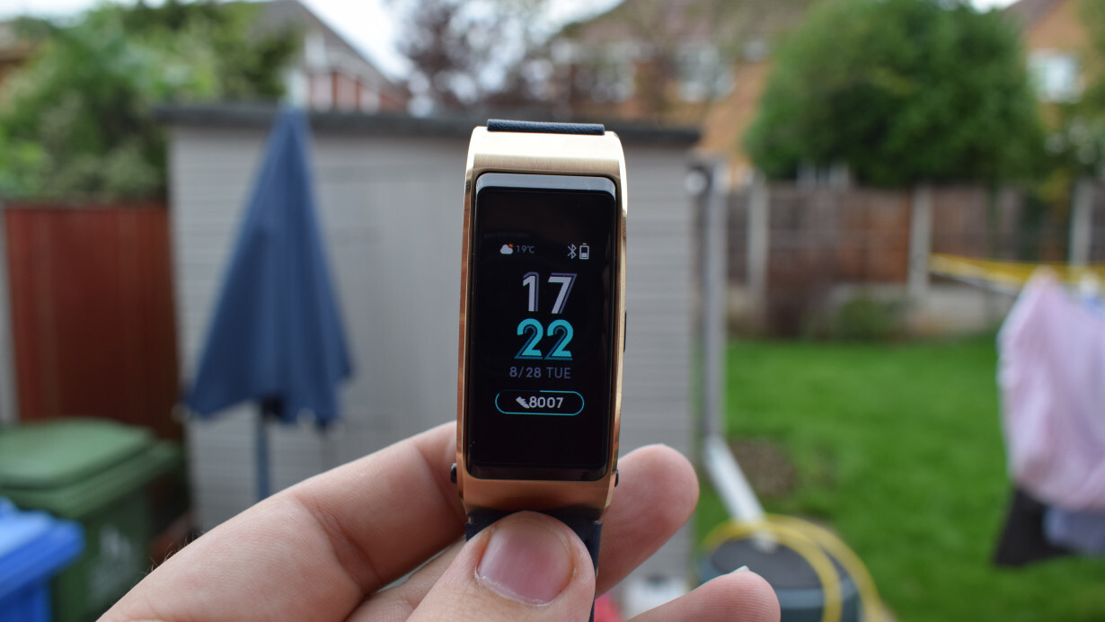 Review: The Huawei TalkBand B5 is a fitness tracker you can make calls on