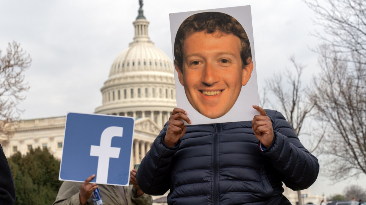 Facebook removed 800 pages and accounts for spreading fake news