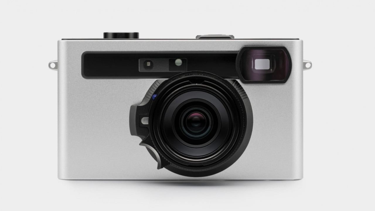 This rangefinder camera uses your phone as a screen