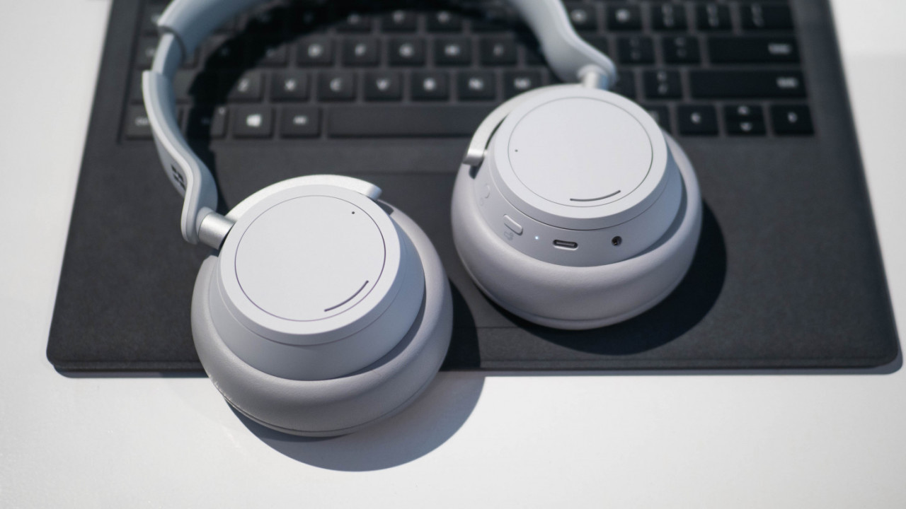 Microsoft’s Surface Headphones will arrive November 19 for $350