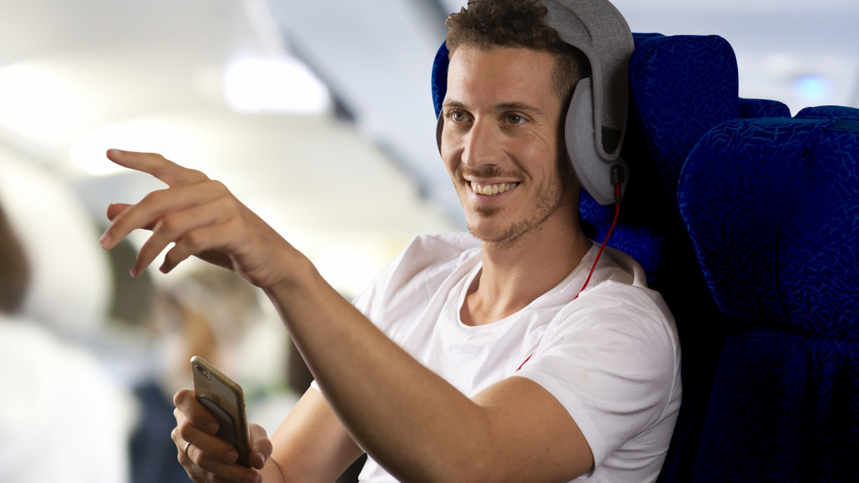 This gadget helps you sleep at 33,000ft by strapping your head to your seat
