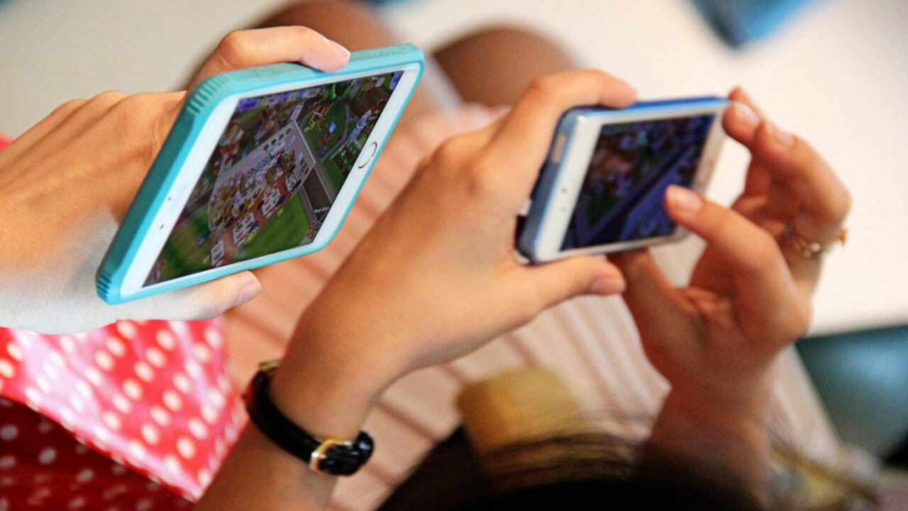 Mobile Games You Can Play With Your FRIENDS! 