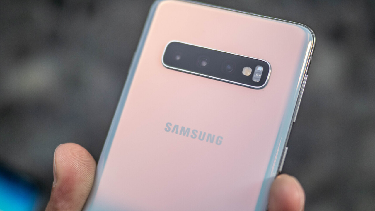 Samsung might follow Apple in removing charging brick from the box