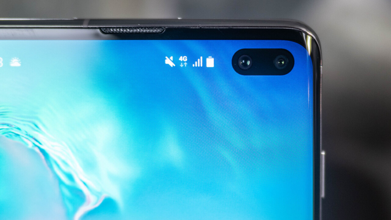 This app turns your Samsung Galaxy S10's camera cutout into a nifty battery  monitor