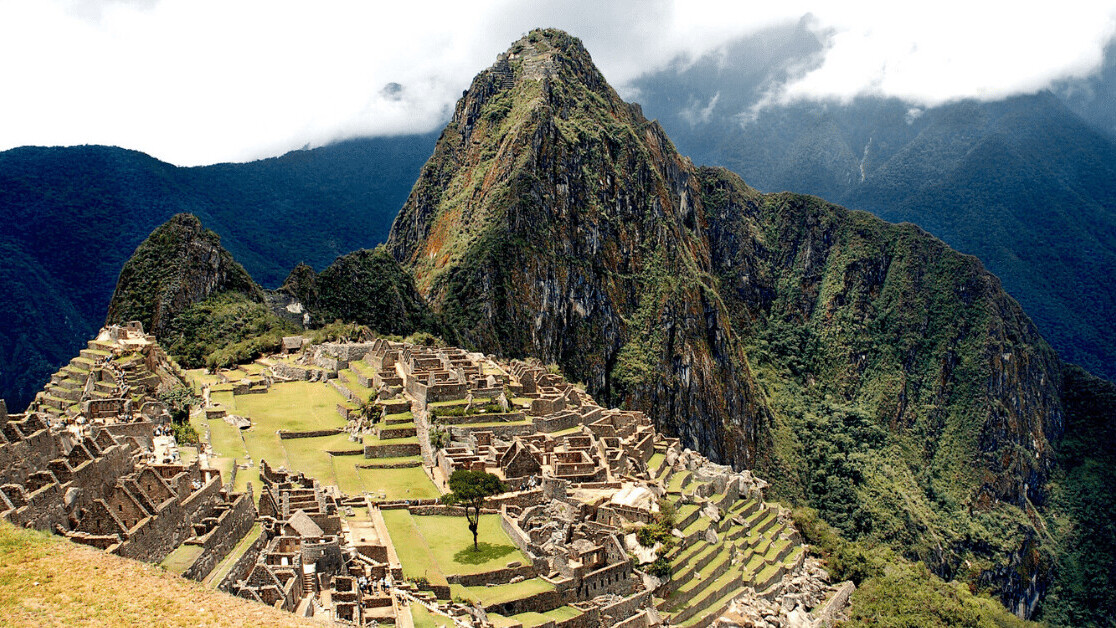 Wake up sheeple: AI shows all tourists basically take the same picture