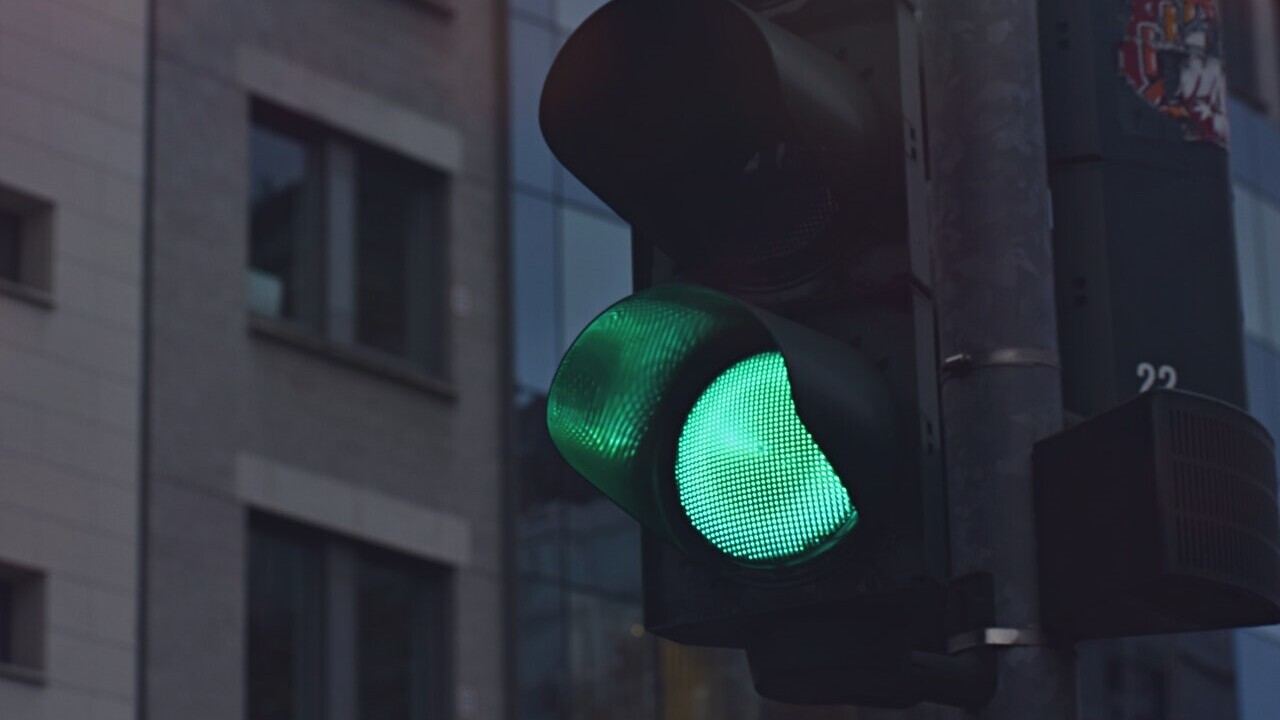 Google is experimenting with showing traffic lights in Maps