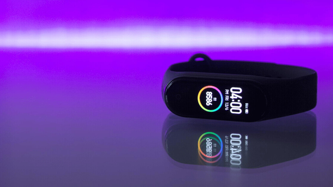 How wearable fitness devices can give early warning of possible COVID-19 infection