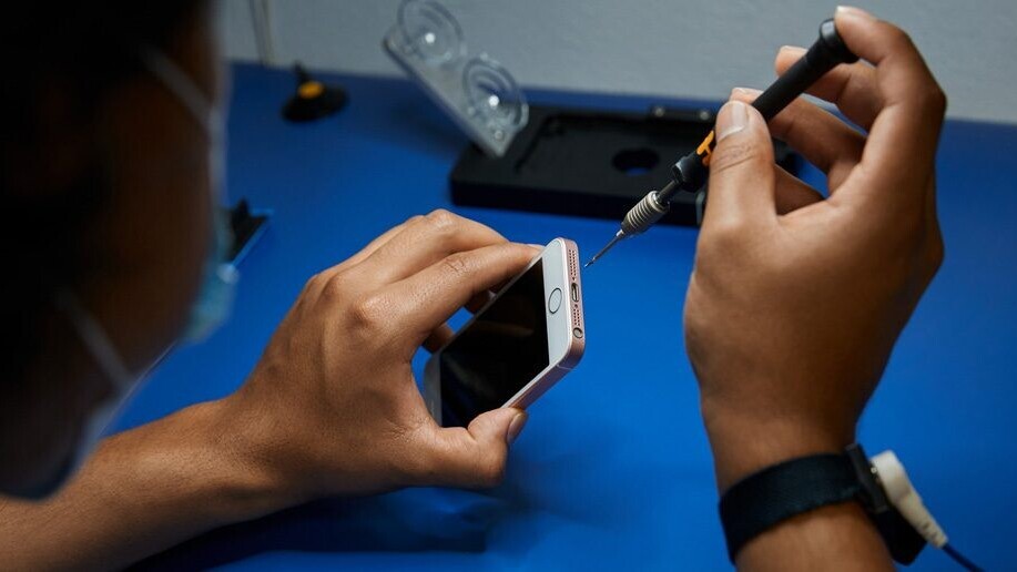 Apple is making it easier to get your iPhone fixed at a repair shop near you