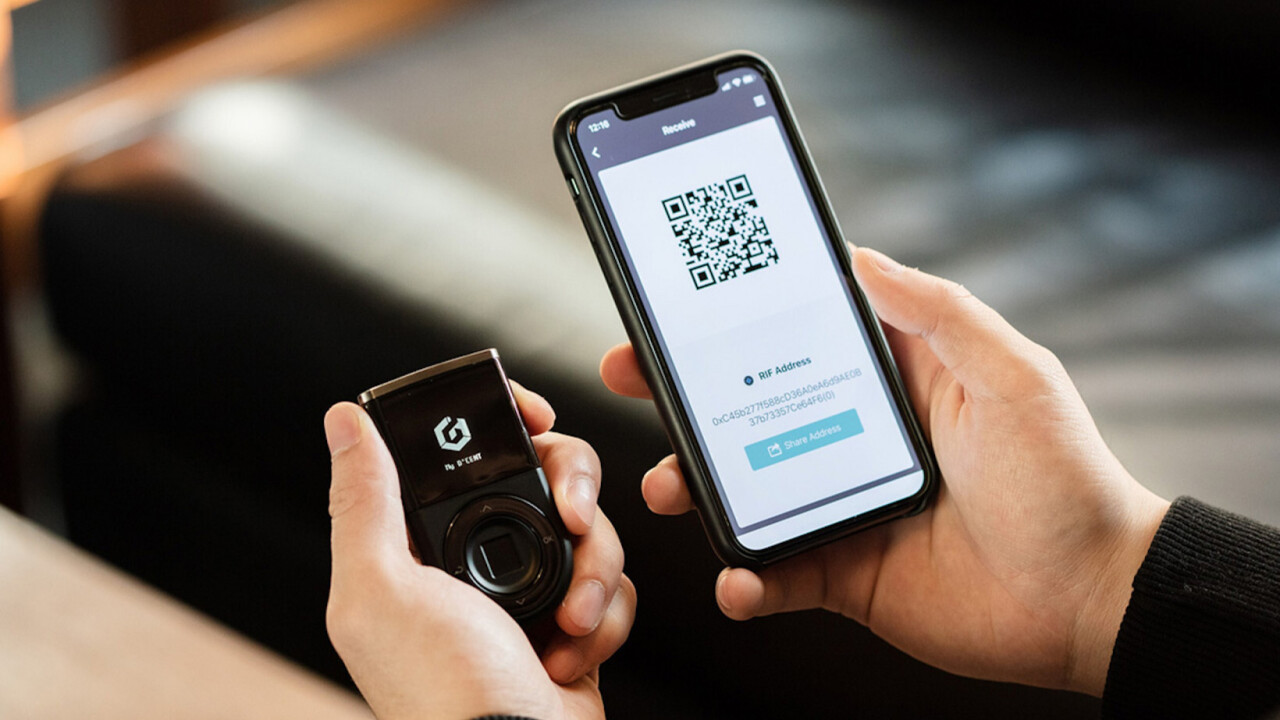 This first-of-its-kind smart wallet controls all your cryptocurrencies with your fingerprint