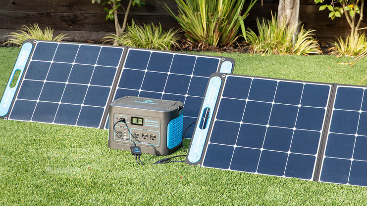 This backup power battery and solar panel set can power your home for up to a week when the lights go out