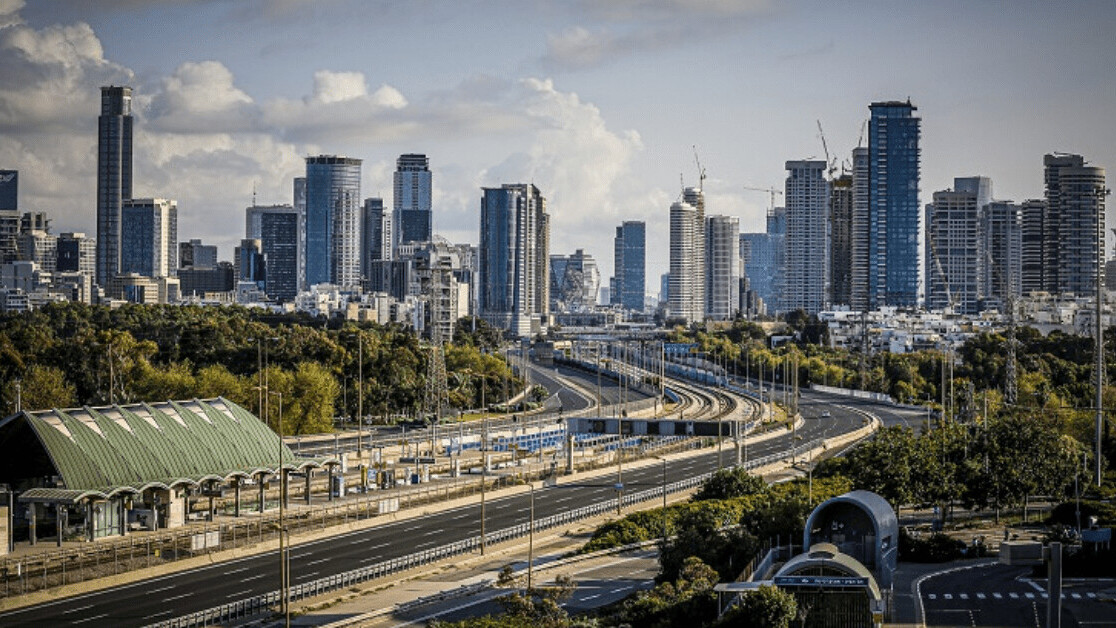 Tel Aviv pilots ‘electric road’ in attempt to charge public busses on the fly