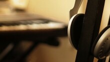 How to Automatically Pause and Resume Music using AppleScript Featured Image