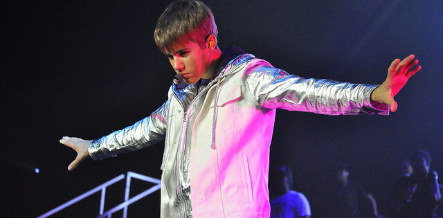 Twitter knows how to have fun at work: Stages Justin Bieber flashmob [video]