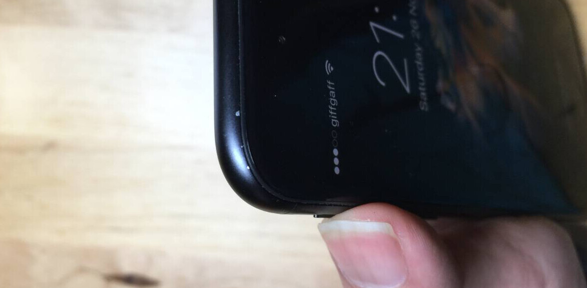 Numerous iPhone 7 owners cry out that their Matte Black paint is chipping