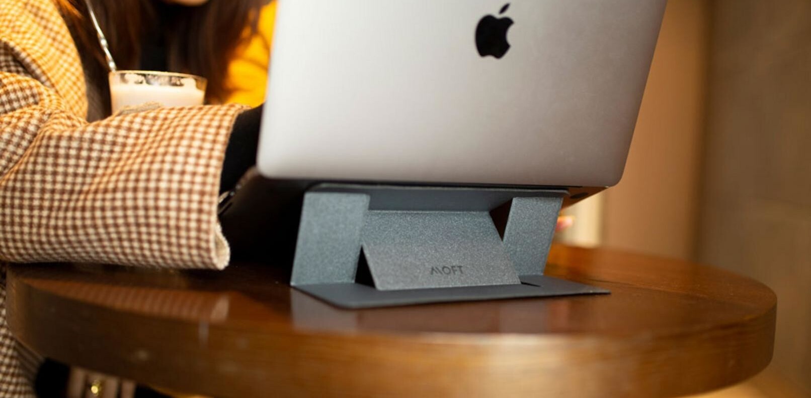 This super-slim laptop stand raised over $1 million on Kickstarter and Indiegogo