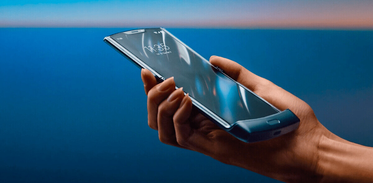 Moto Razr is back officially in a foldable avatar