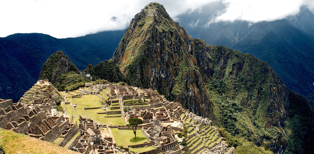 Wake up sheeple: AI shows all tourists basically take the same picture