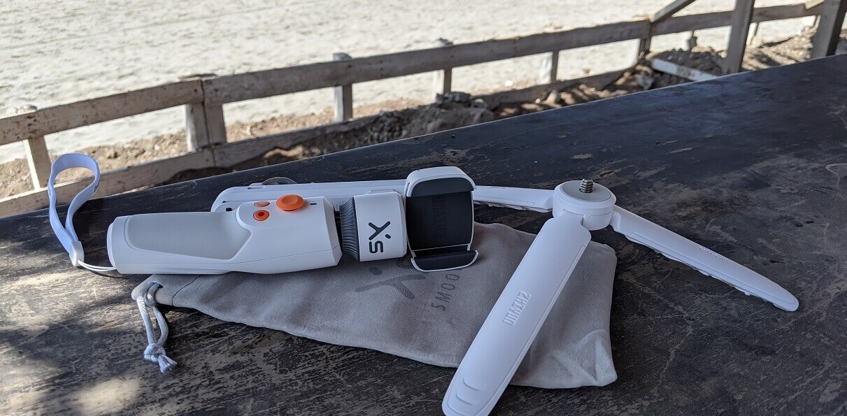 Review: The Smooth XS smartphone gimbal is a great selfie stick with a crummy app