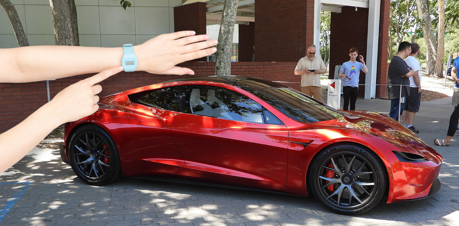 This Tesla Roadster simulation with the SpaceX thruster pack shows its insane speed