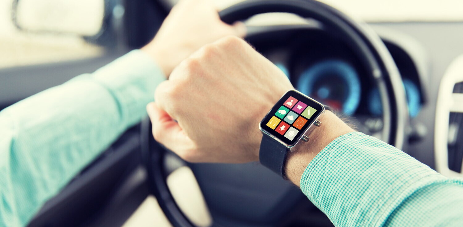 Smartwatches distract drivers more than phones