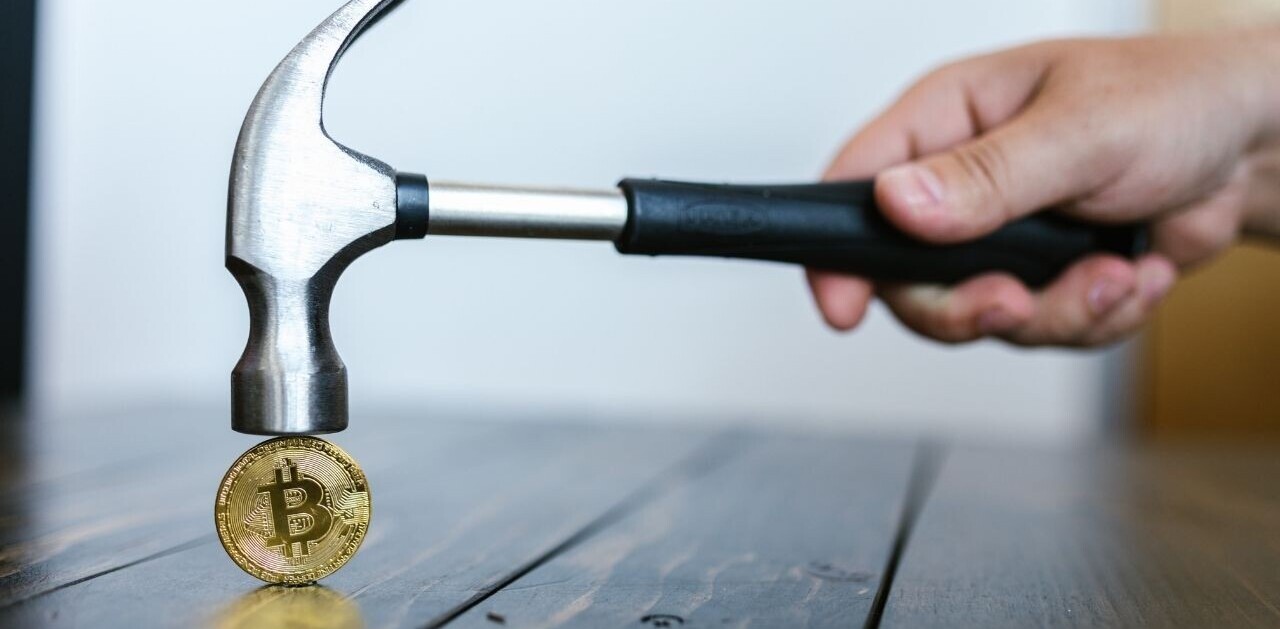 Bitcoin hits two-week low after US and China lay the smackdown