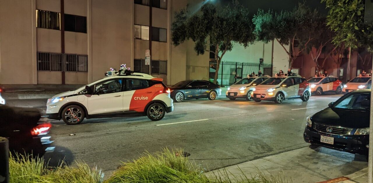 Robotaxis block San Francisco street for no reason, surprising no one