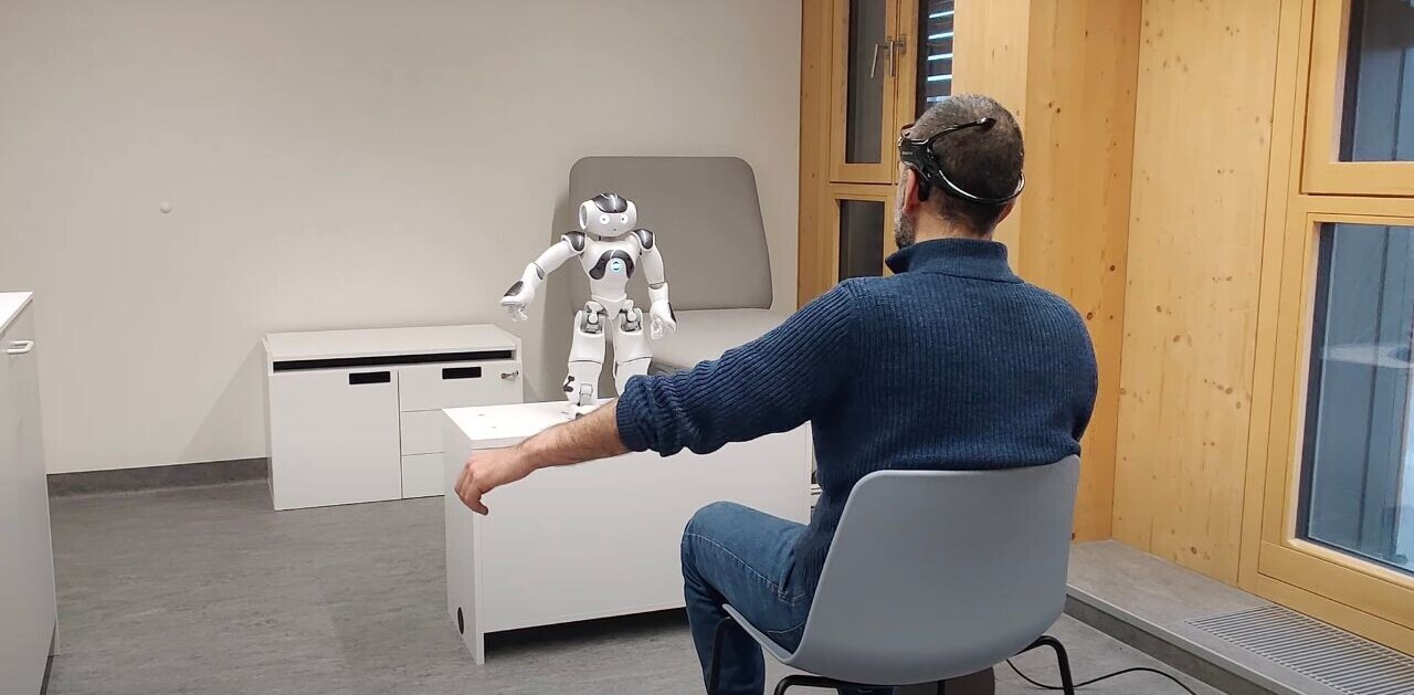 Robot coaches are reading brain signals to support stroke rehabilitation