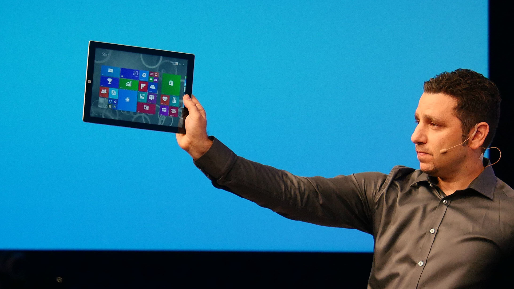 Microsoft unveils new Type Cover for Surface Pro 3: 63% larger trackpad and magnetic sealing mode