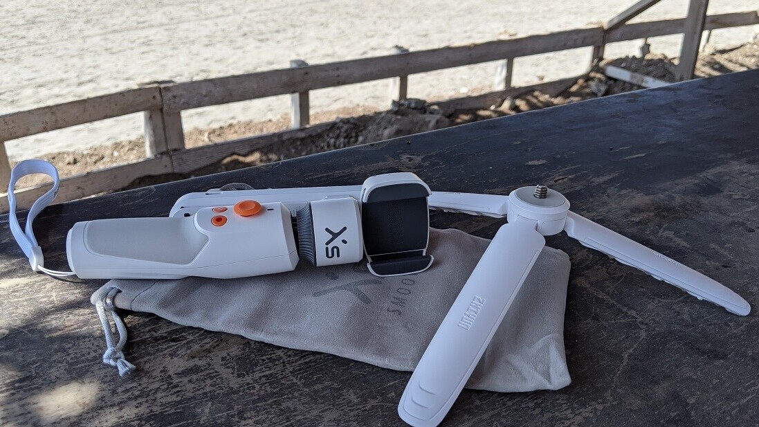 Review: The Smooth XS smartphone gimbal is a great selfie stick with a crummy app