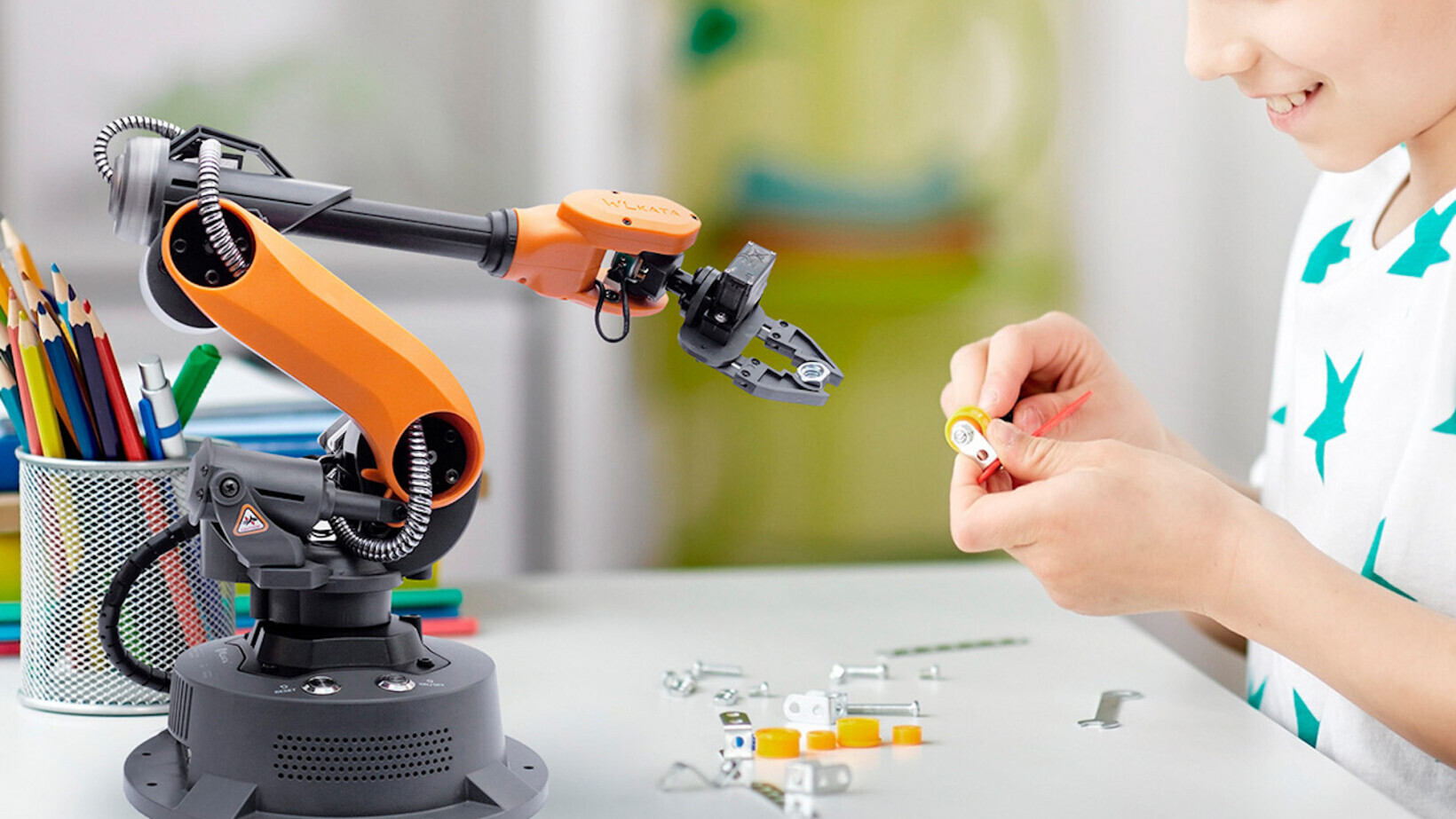 Support scientific interest with a price drop on this comprehensive robot arm kit