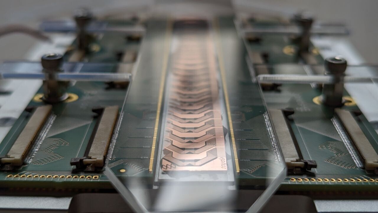 Milan startup opens world-first production facility for glass-based quantum photonic chips