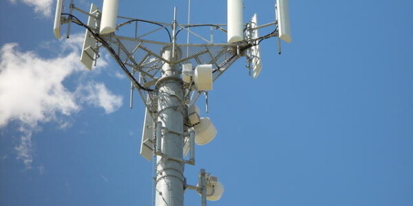 Geo-positioning on the iPhone 4 is doing just fine without Skyhook and Google